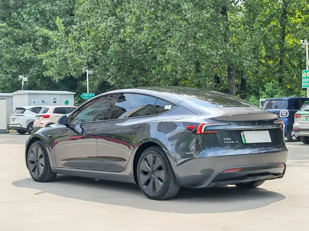 Tesla Model 3 — фото 9
