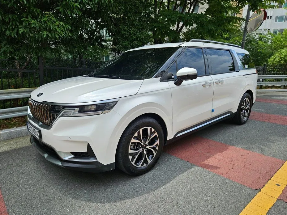 Kia Carnival — фото 1