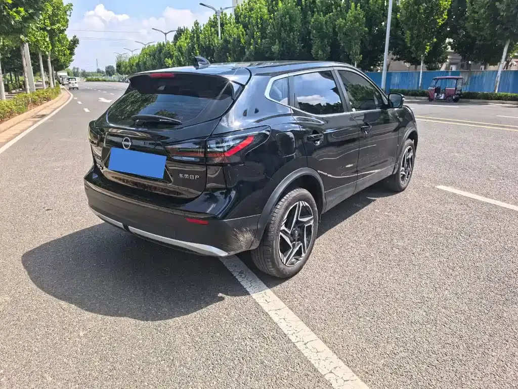Nissan Qashqai — фото 8