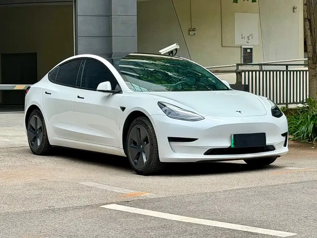Tesla Model 3 — фото 10