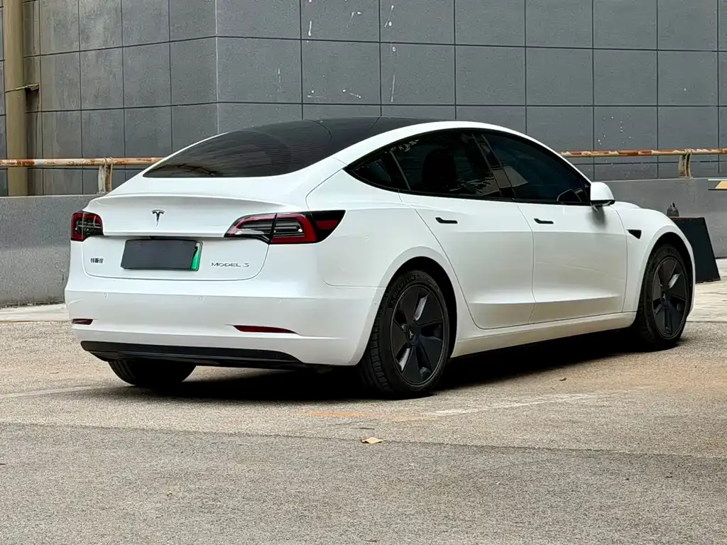 Tesla Model 3 — фото 8