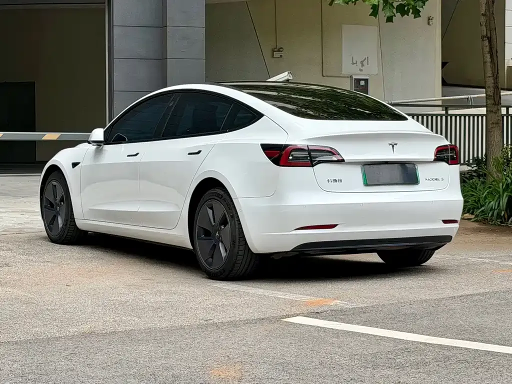 Tesla Model 3 — фото 4
