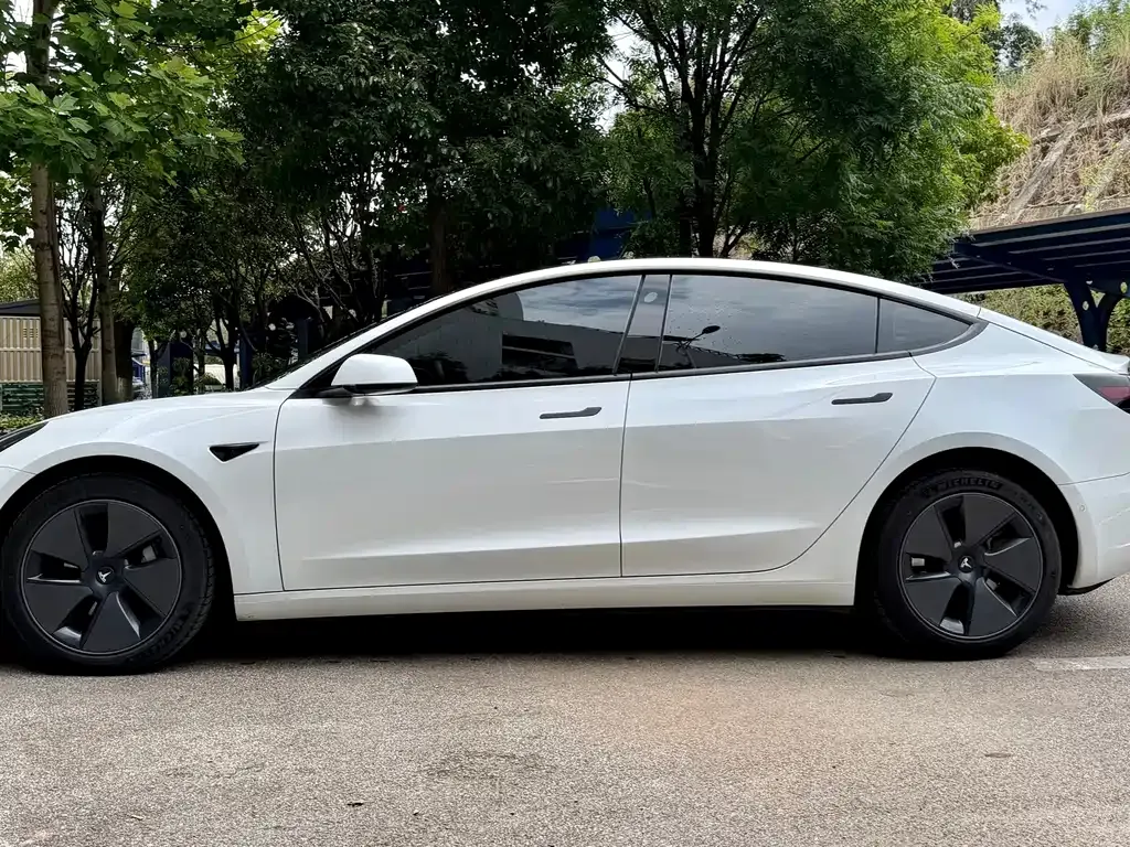 Tesla Model 3 — фото 9