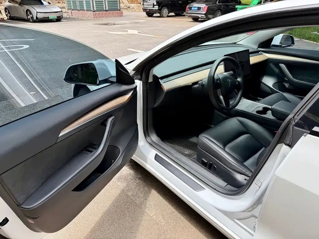 Tesla Model 3 — фото 7
