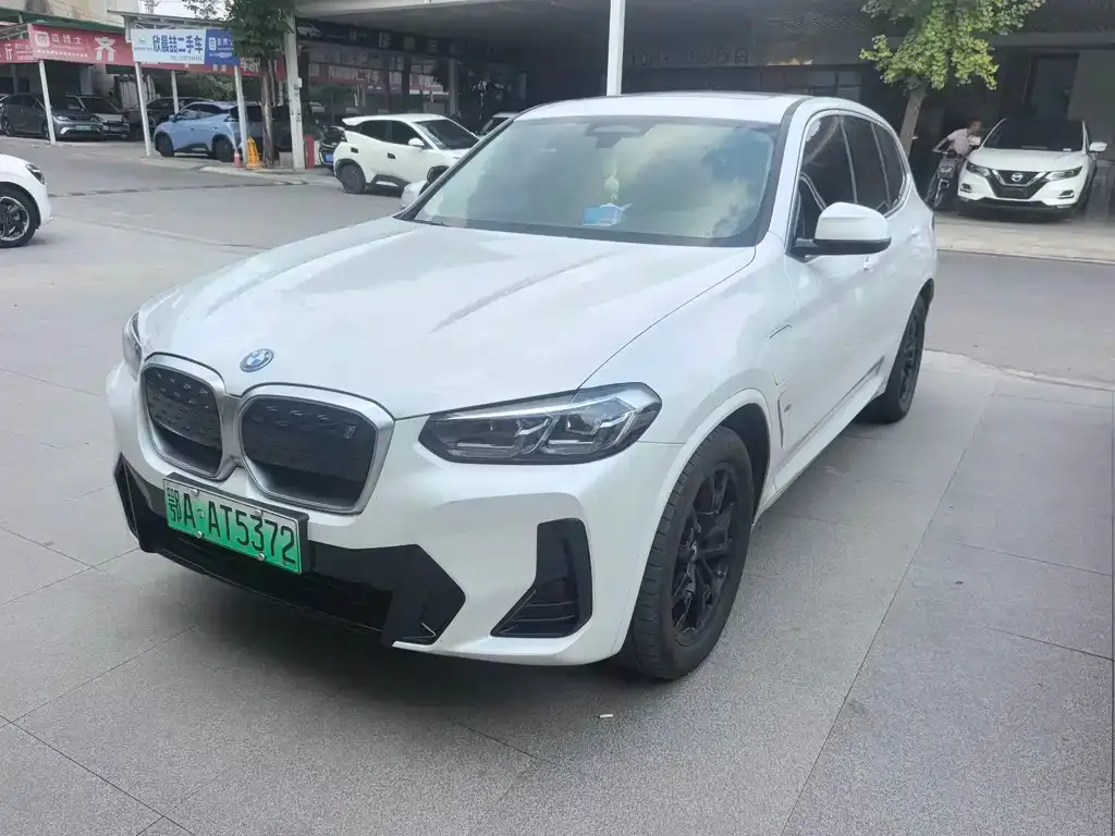 BMW iX3 — фото 1