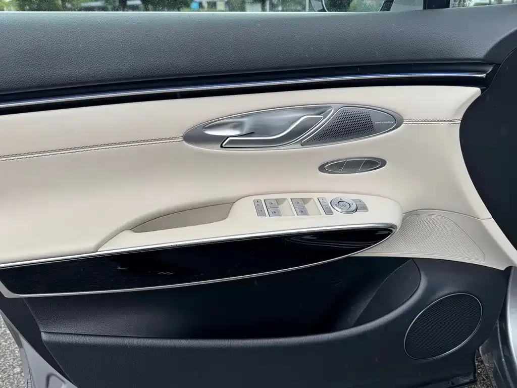 Genesis GV70 — фото 2