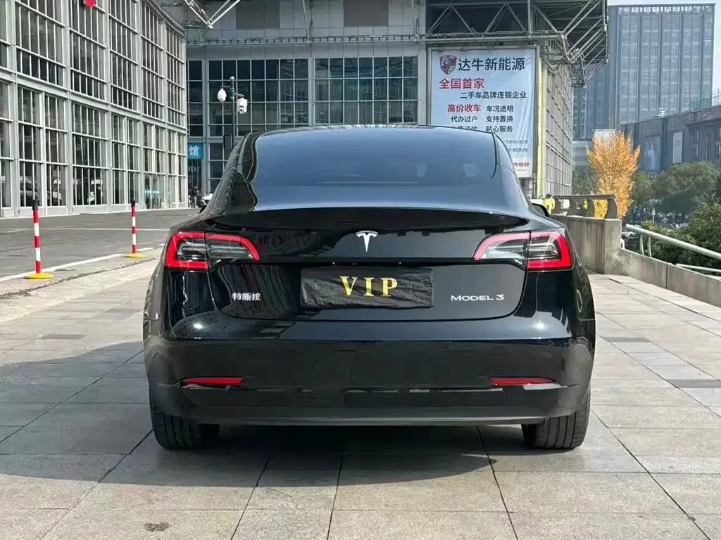 Tesla Model 3 — фото 10