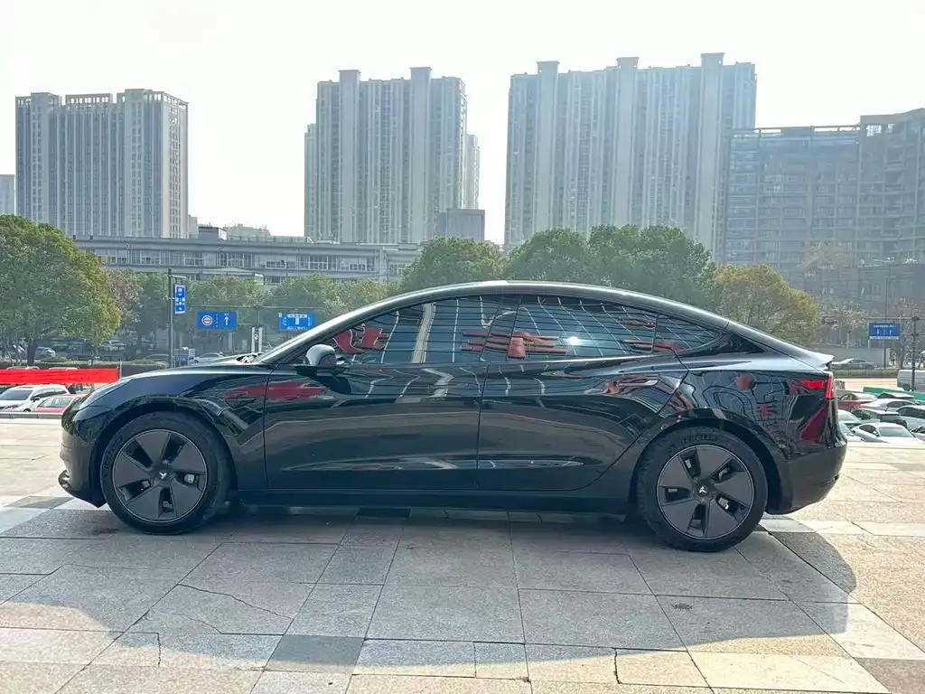 Tesla Model 3 — фото 8
