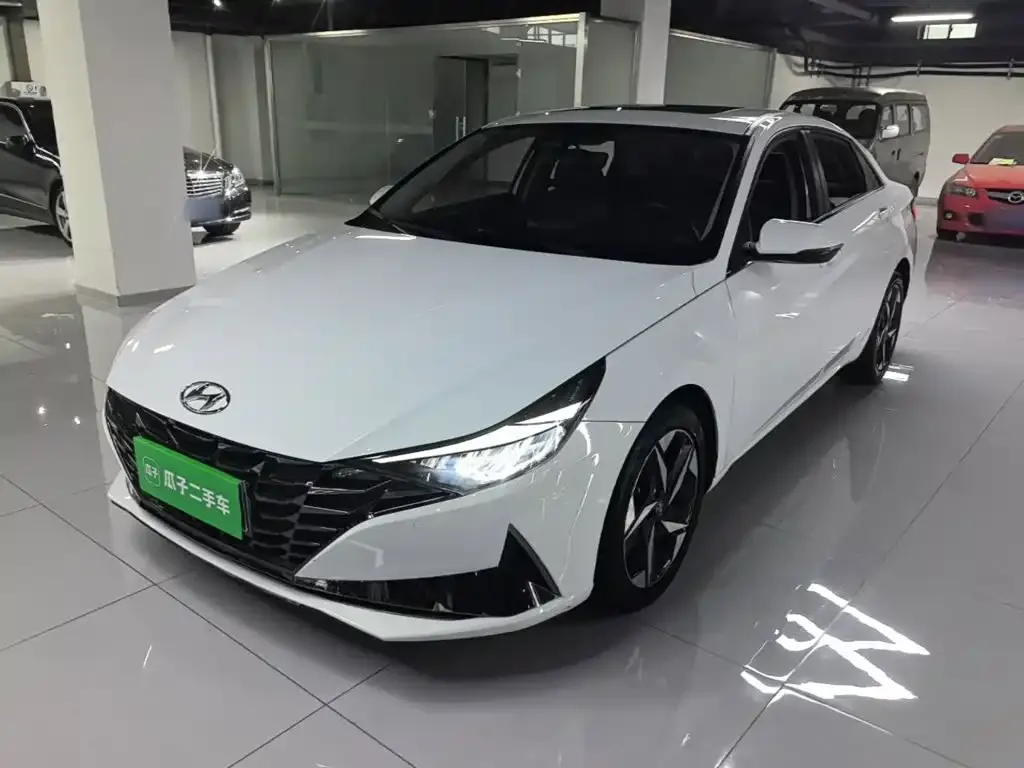 Hyundai Elantra — фото 3