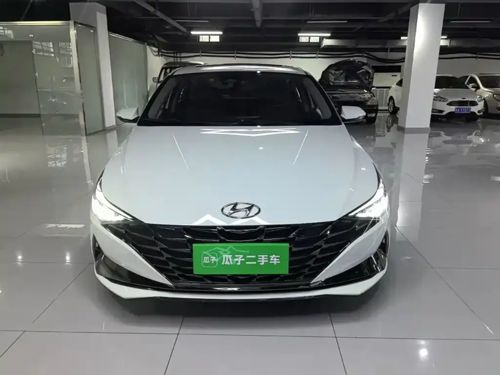 Hyundai Elantra — фото 7