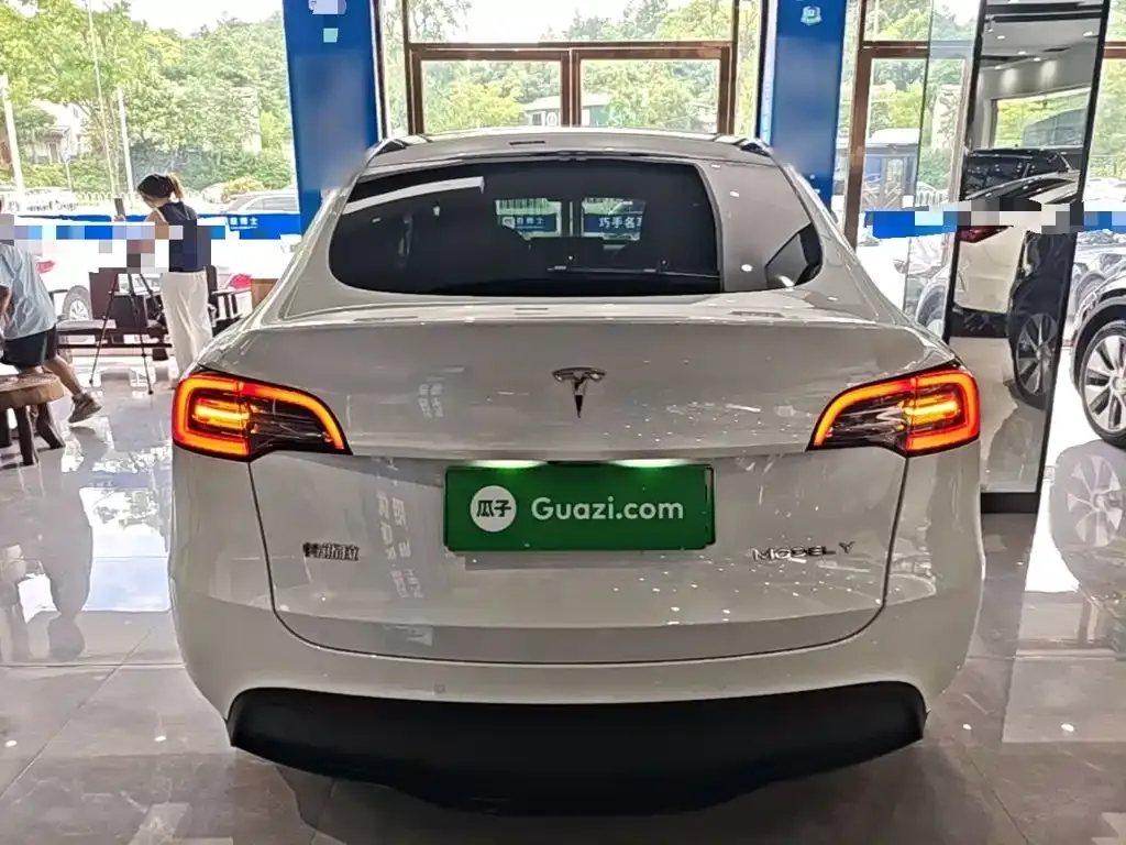 Tesla Model Y — фото 6