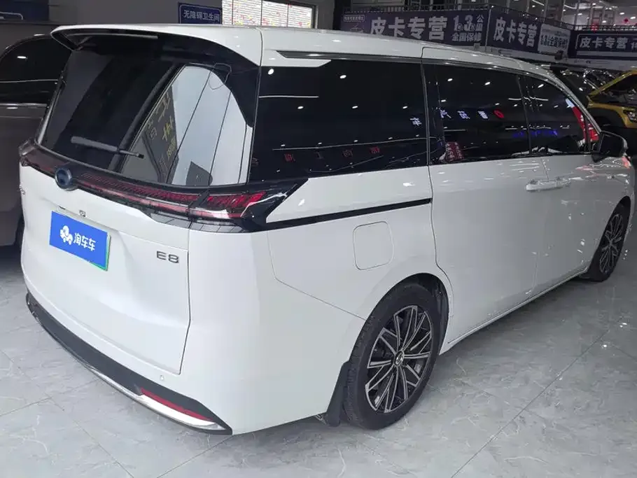 GAC Motor 传祺E8 PHEV — фото 3