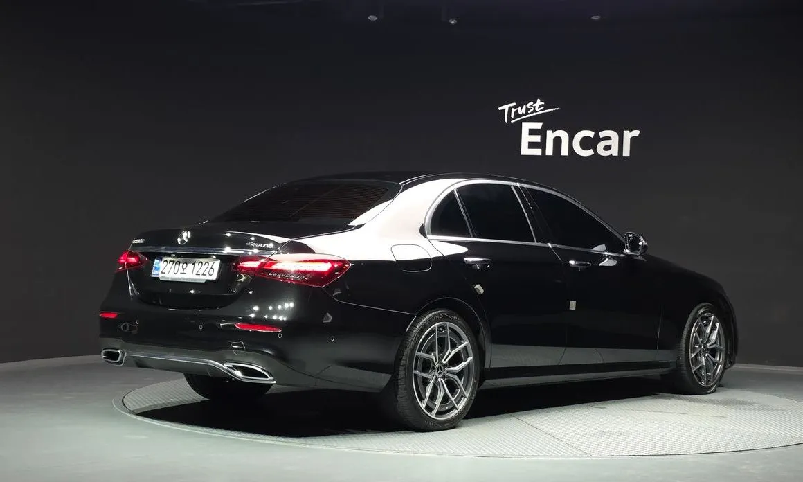 Mercedes-Benz E-Class — фото 8