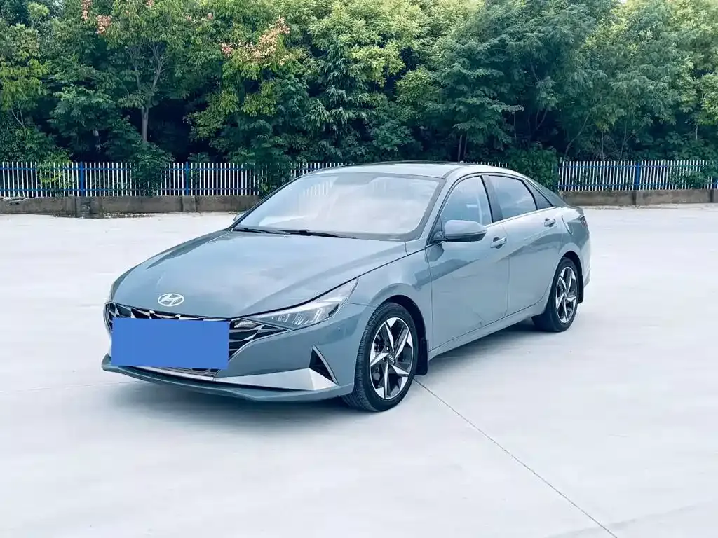 Hyundai Elantra — фото 1