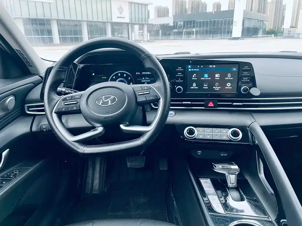 Hyundai Elantra — фото 4