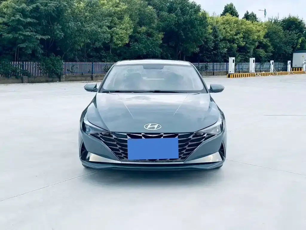Hyundai Elantra — фото 3