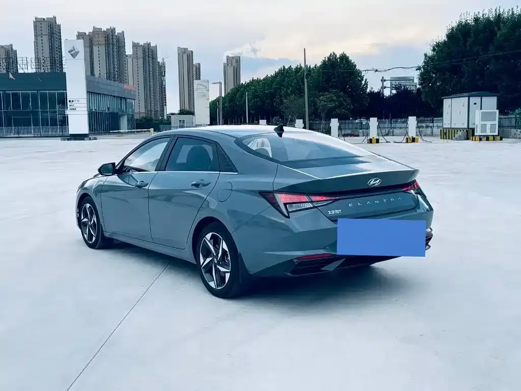 Hyundai Elantra — фото 2