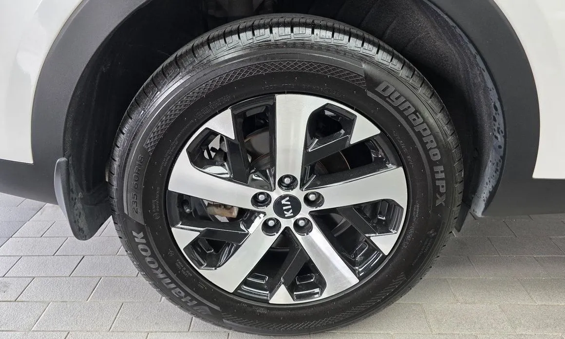 Kia Sorento — фото 10