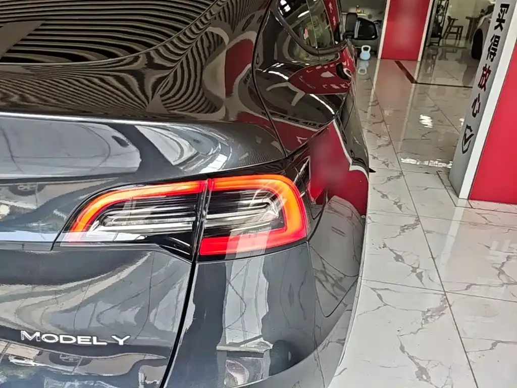 Tesla Model Y — фото 3