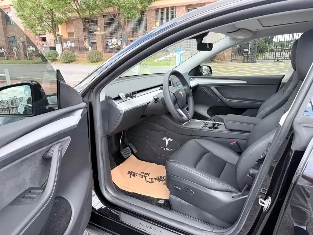 Tesla Model Y — фото 3