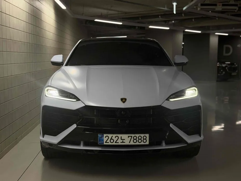 Lamborghini Urus — фото 1