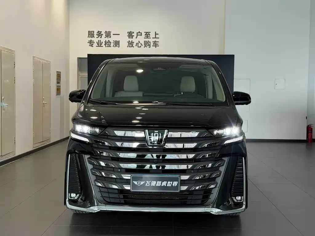 Toyota Vellfire — фото 8