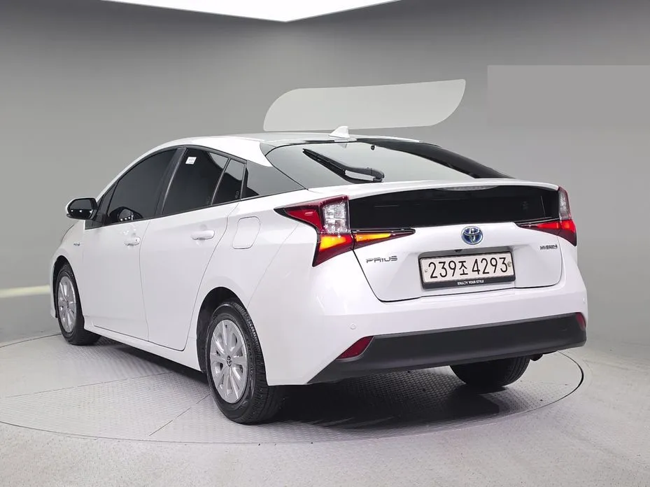 Toyota Prius — фото 7