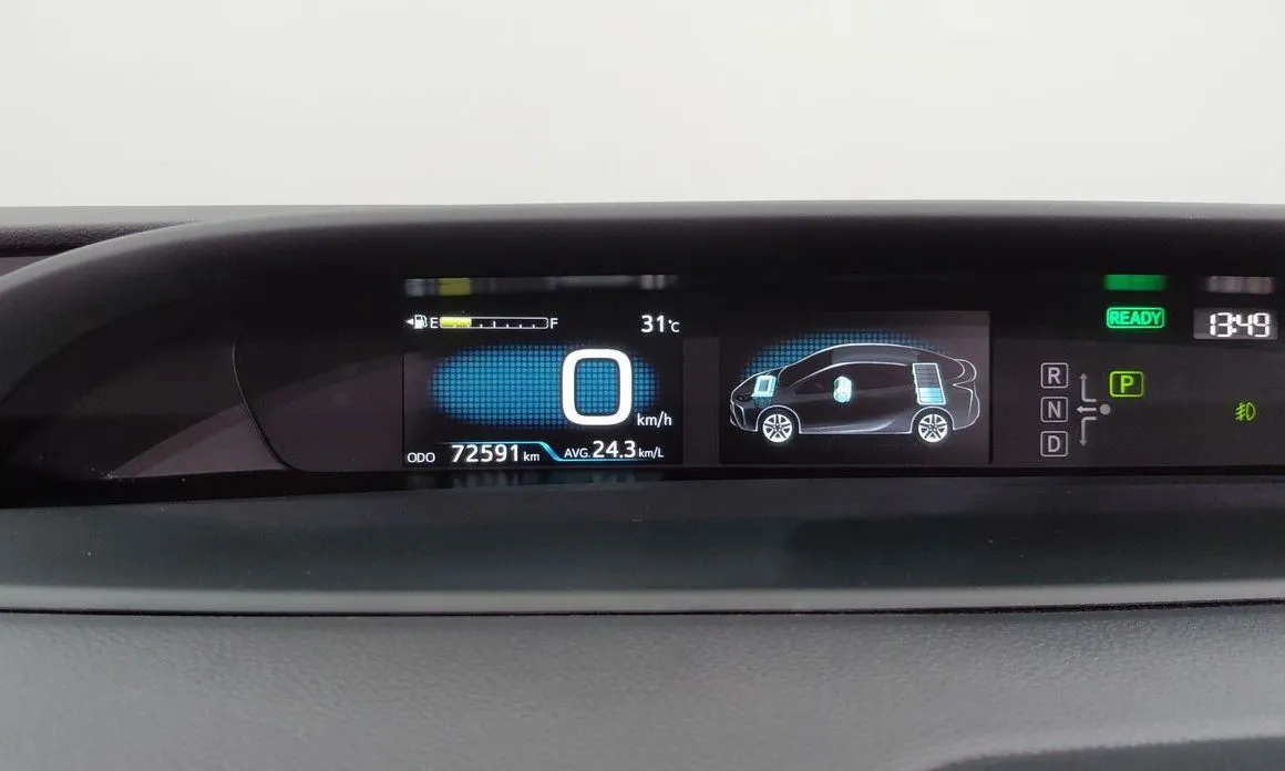 Toyota Prius — фото 3