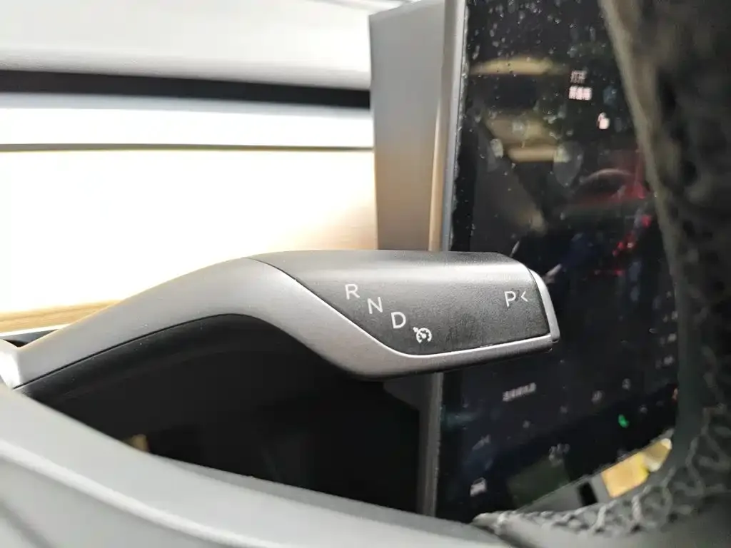 Tesla Model 3 — фото 2