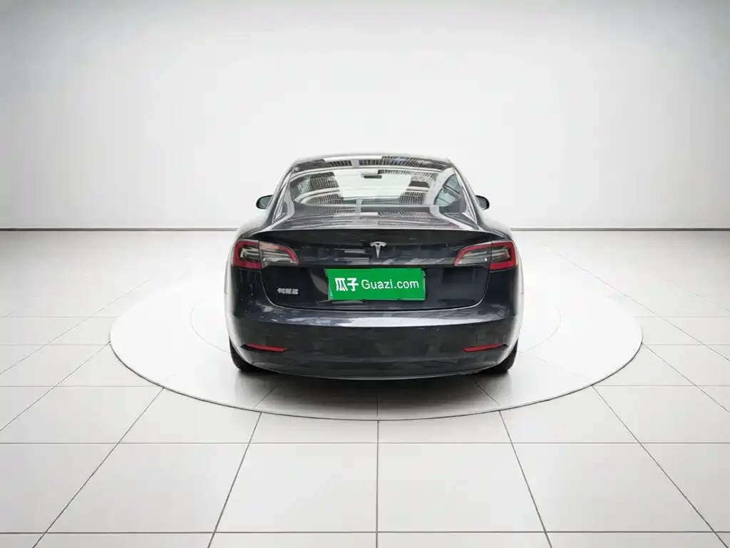 Tesla Model 3 — фото 4