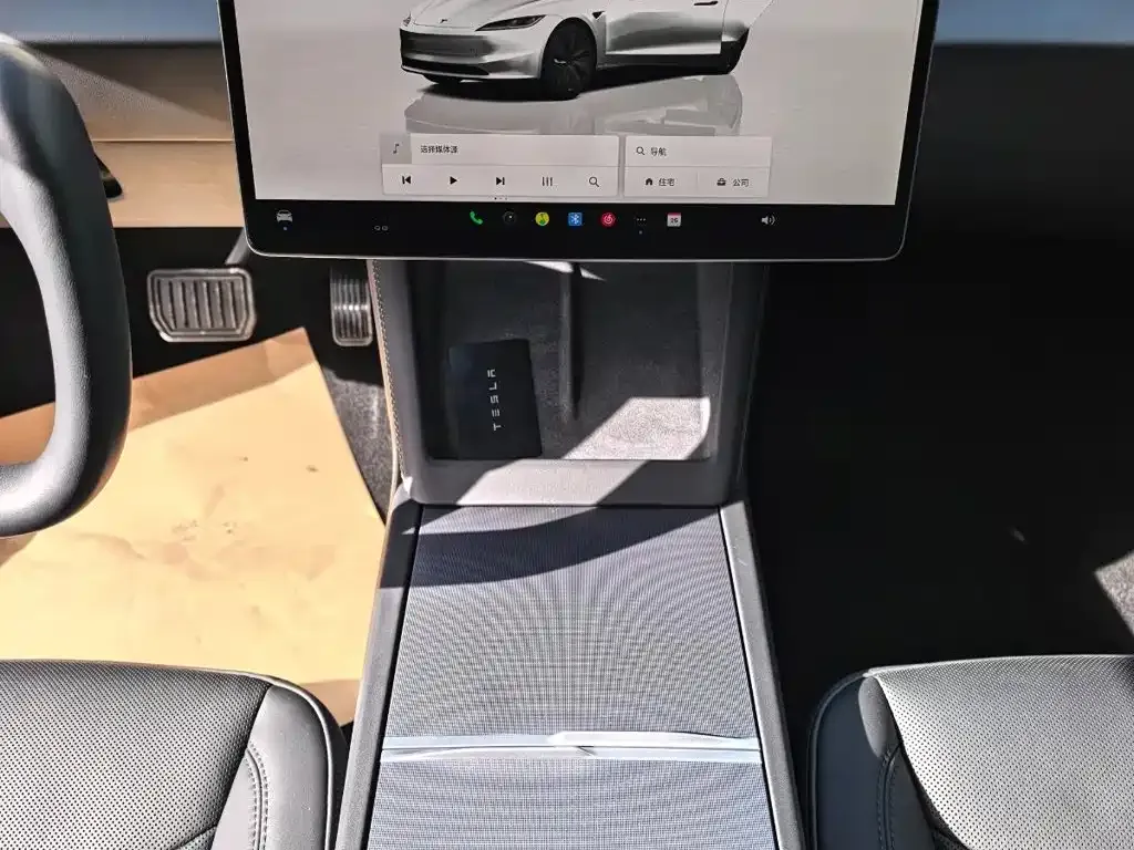 Tesla Model 3 — фото 9