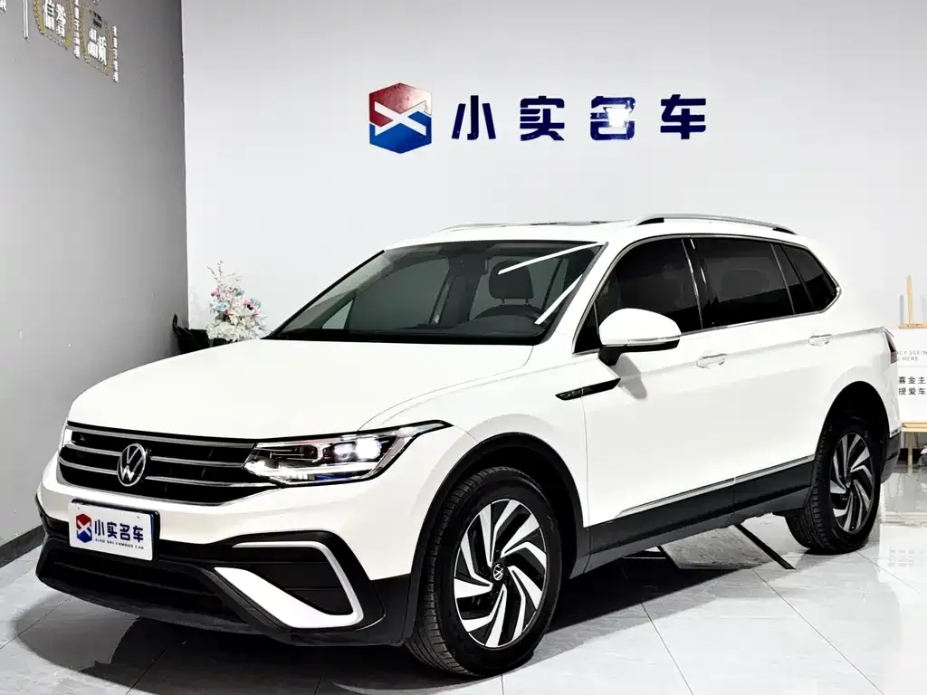 Volkswagen Tiguan L — фото 1