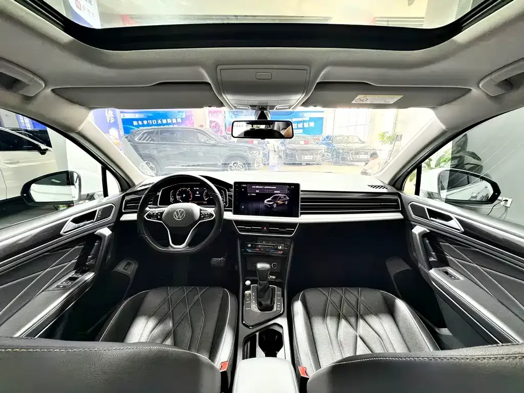 Volkswagen Tiguan L — фото 5