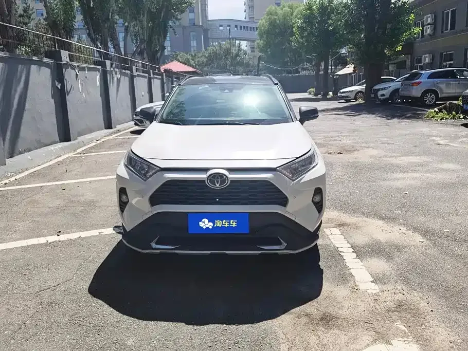 Toyota RAV4 — фото 5