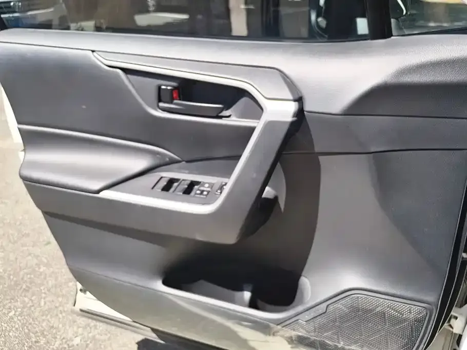 Toyota RAV4 — фото 6