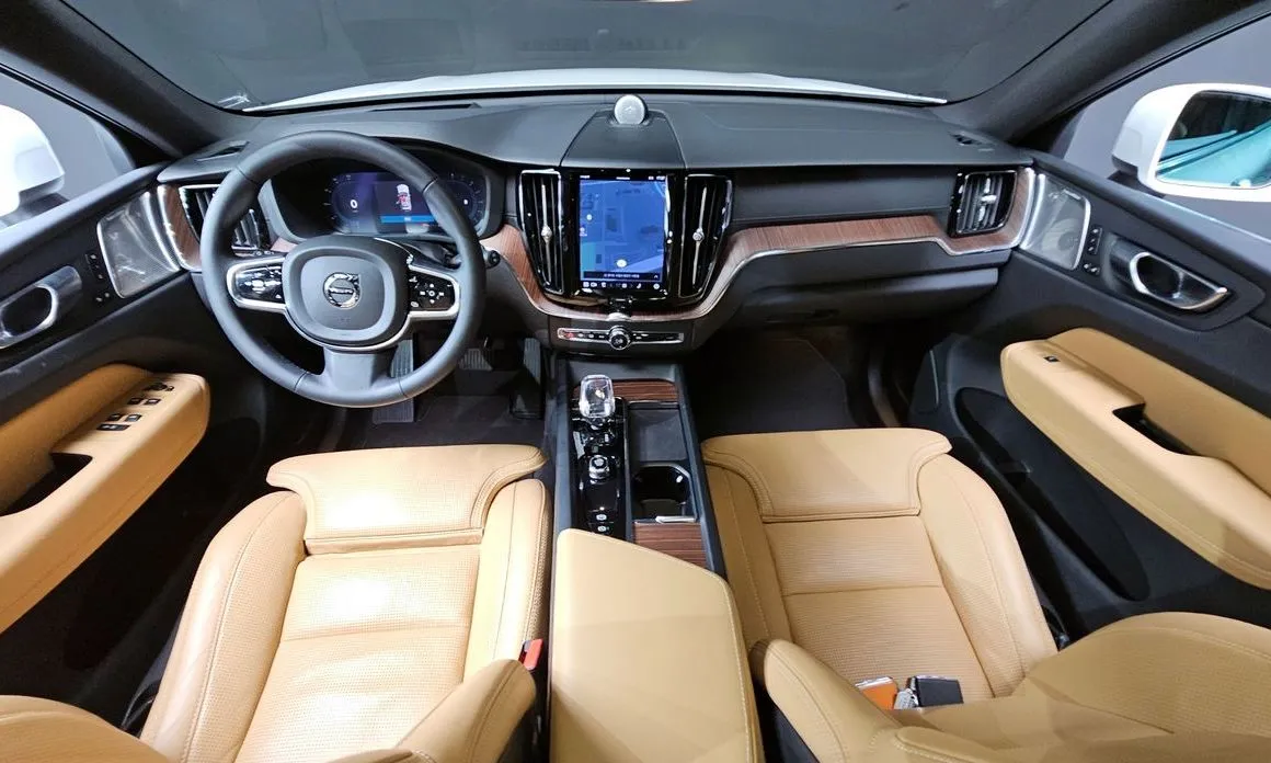 Volvo XC60 — фото 7