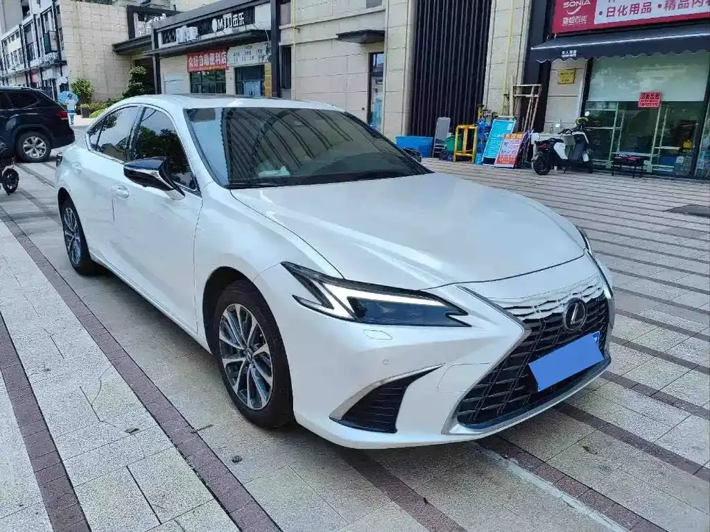 Lexus ES — фото 5