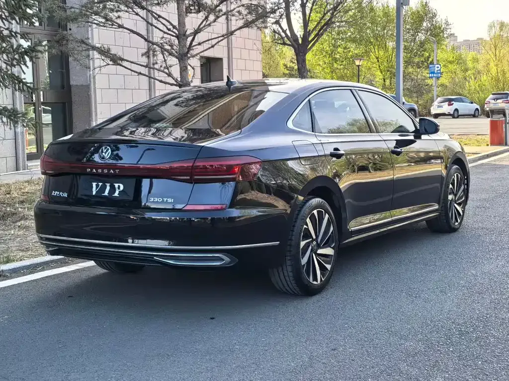 Volkswagen Passat — фото 10