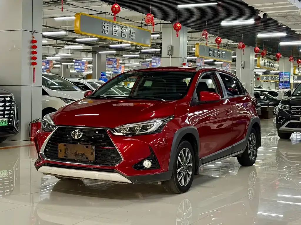 Toyota Yaris L — фото 1