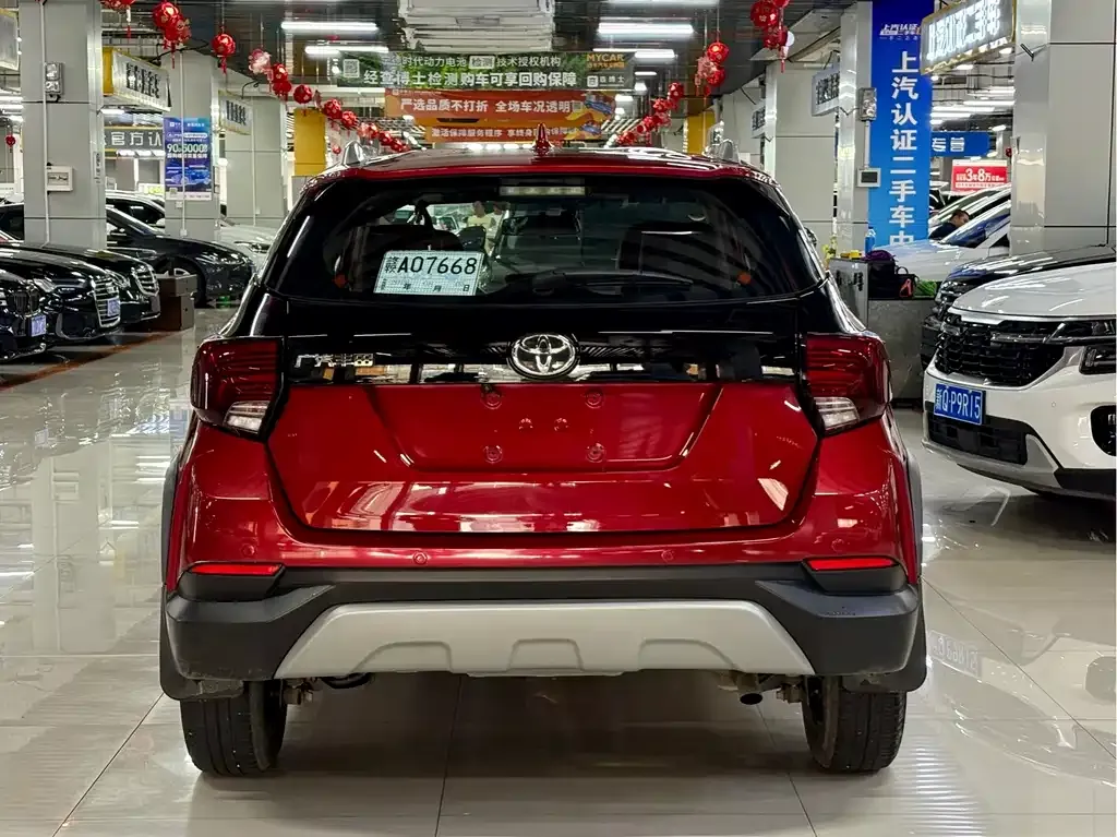 Toyota Yaris L — фото 10