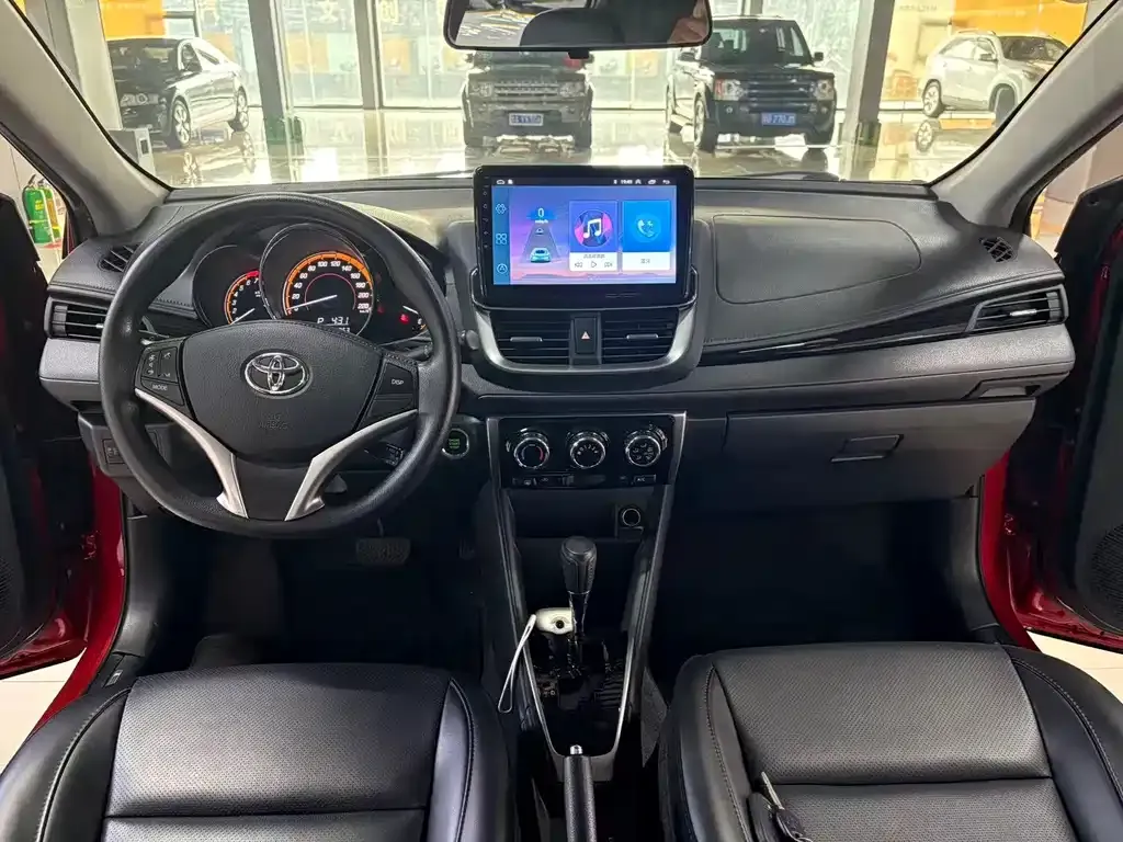 Toyota Yaris L — фото 5