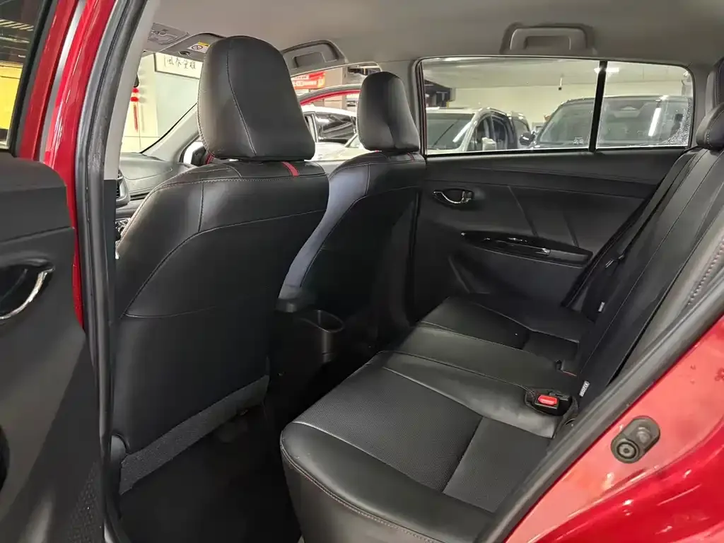 Toyota Yaris L — фото 2