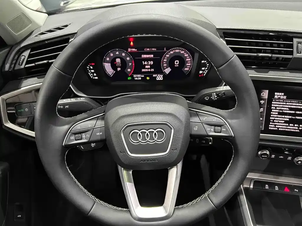 Audi Q3 — фото 8