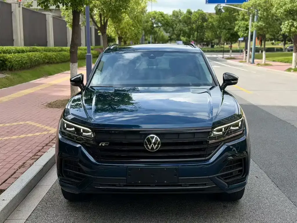 Volkswagen Touareg — фото 8