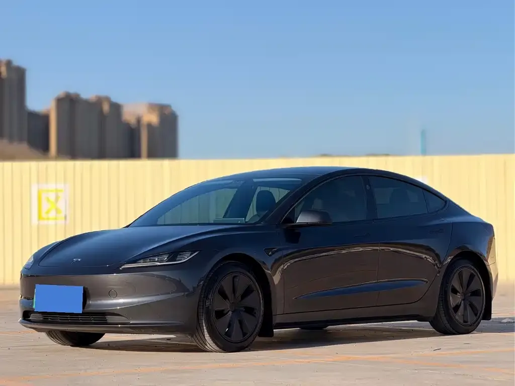 Tesla Model 3 — фото 1
