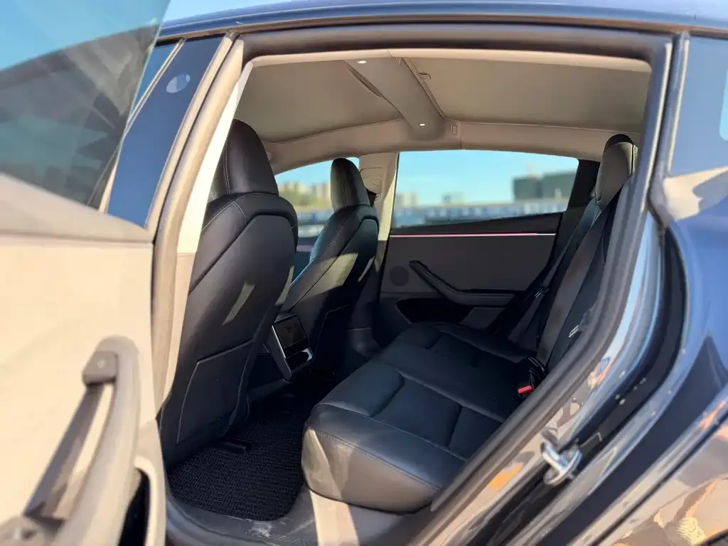 Tesla Model 3 — фото 9