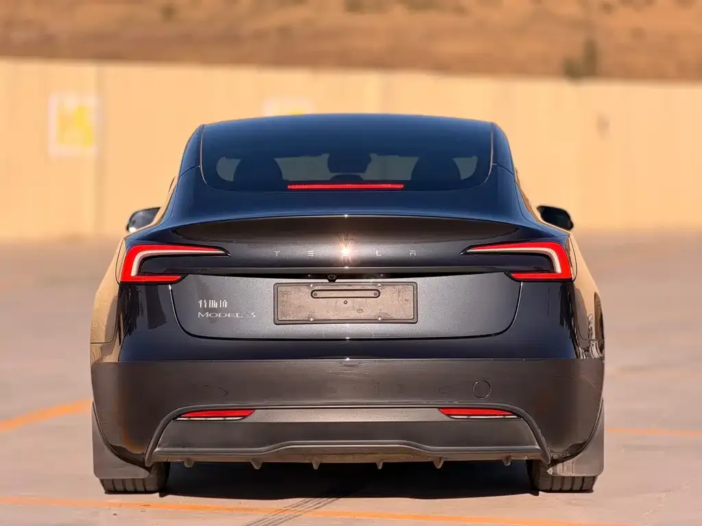 Tesla Model 3 — фото 7