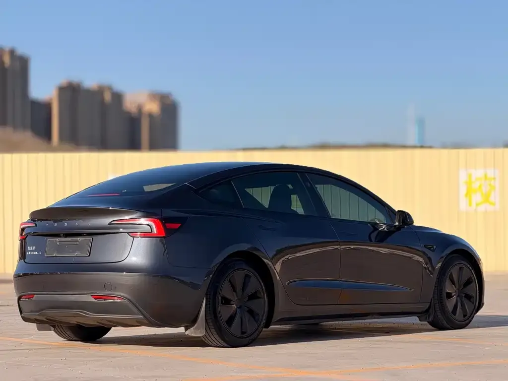 Tesla Model 3 — фото 4