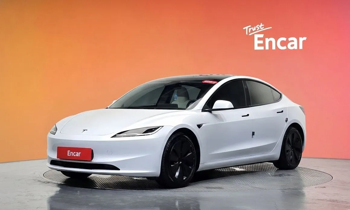 Tesla Model 3 — фото 1