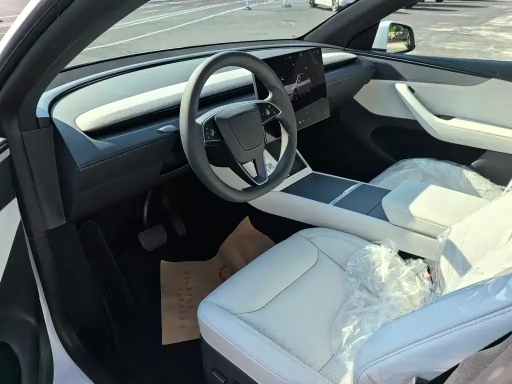 Tesla Model Y — фото 8
